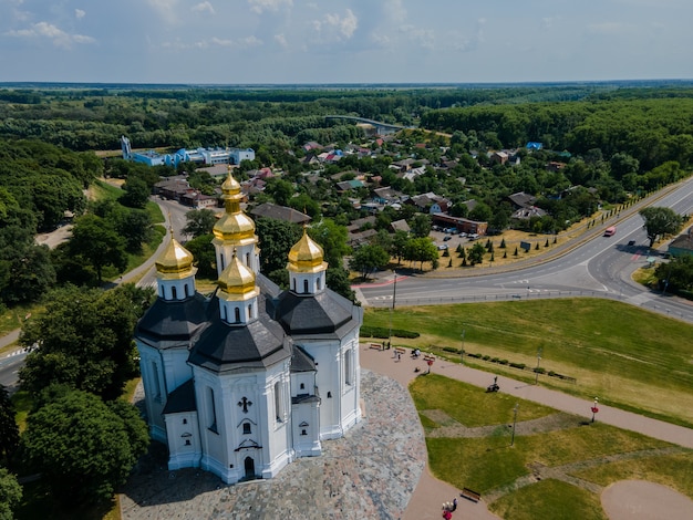 Luchtfoto drone uitzicht op het centrum van Tsjernihiv