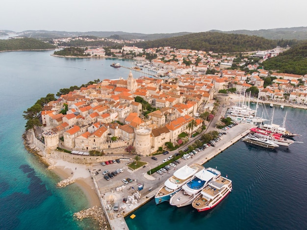 Luchtfoto drone uitzicht op korcula historische oude stad dalmatië kroatië