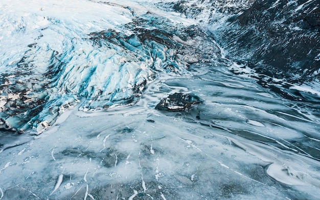 Foto luchtfoto drone weergave gletsjer ijsland slheimajkull smeltend ijs klimaatverandering en opwarming van de aarde con