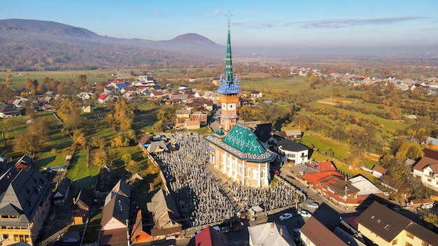Luchtfoto drone-weergave van The Merry Cemetery in Sapanta, Roemenië