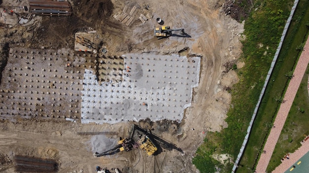 Luchtfoto Drukke industriële bouwplaats.