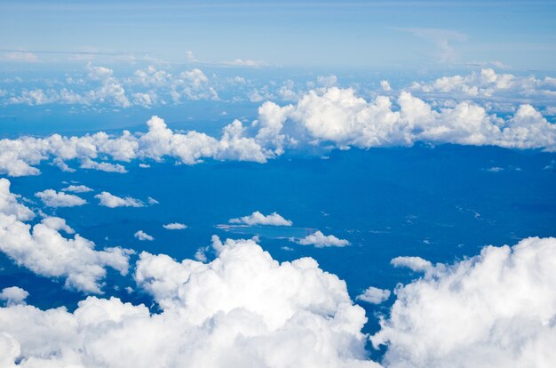 Luchtfoto hemel en wolken achtergrond