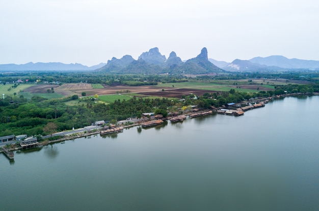 luchtfoto landschap van reservoir in Lop Buri, Thailand