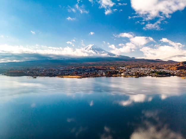 Luchtfoto over het Kawaguchi-meer, gelegen op de grens Fujikawaguchiko en Minobu