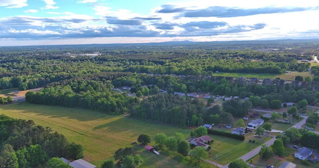 Luchtfoto panorama een kleine stad van Boiling Springs in een woonwijk in een voorstedelijke ontwikkeling in South Carolina, VS