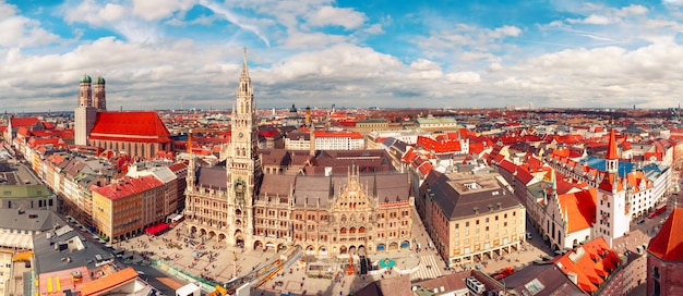 Luchtfoto panoramisch uitzicht op de oude stad, München, Duitsland