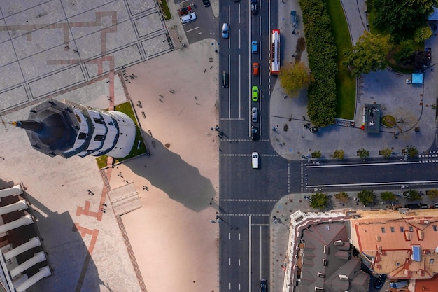 Luchtfoto panoramisch uitzicht op het Kathedraalplein, het belangrijkste plein van de oude binnenstad van Vilnius, een belangrijke locatie in het openbare leven van de stad, gelegen op de kruising van de hoofdstraten van de stad, Vilnius, Litouwen