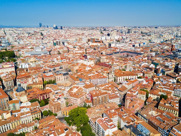 Luchtfoto panoramisch uitzicht op het stadscentrum van Madrid in Spanje