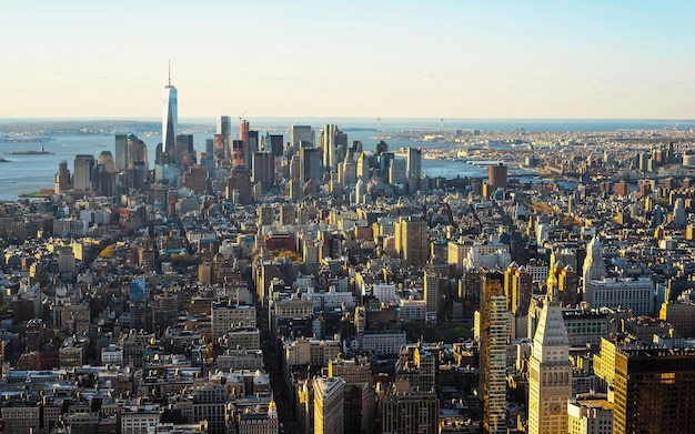 Luchtfoto panoramisch uitzicht op Skyline met wolkenkrabbers in Downtown en Lower Manhattan, New York City, Amerika. VS. Amerikaanse architectuur gebouw. Panorama van Metropolis NYC. Grootstedelijk stadsgezicht