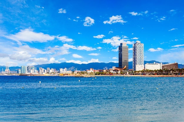 Luchtfoto panoramisch uitzicht van barcelona. barcelona is de hoofdstad en grootste stad van catalonië in spanje.