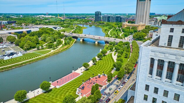 Luchtfoto rivier Greenway en Scioto Mile Promenade brede drone schoot Columbus Ohio