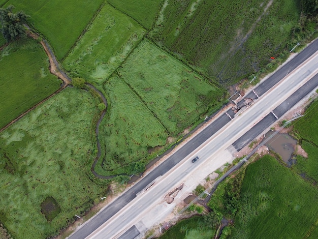 Luchtfoto's tonen wegen beschadigd door overstromingen.