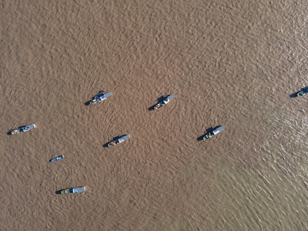 Luchtfoto's van rivieren en boten