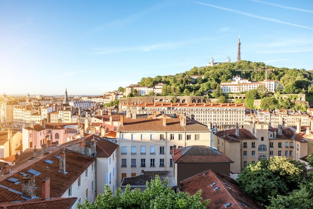 Luchtfoto stadsgezicht uitzicht op de ochtend met prachtige oude gebouwen in de stad lyon in frankrijk