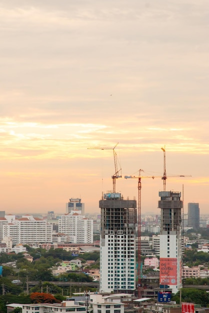 Luchtfoto stadsgezicht van moderne stad in bangkok