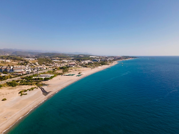 luchtfoto strand en uitzicht op zee. ontspannen achtergrond