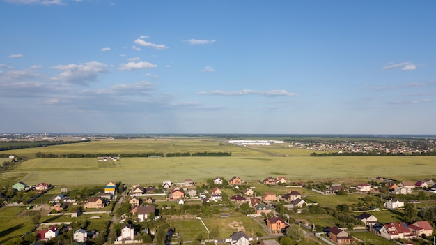 Luchtfoto uitzicht over prive cottage