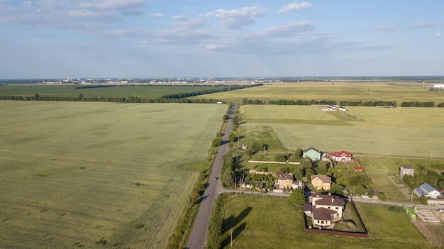 Luchtfoto uitzicht over prive cottage