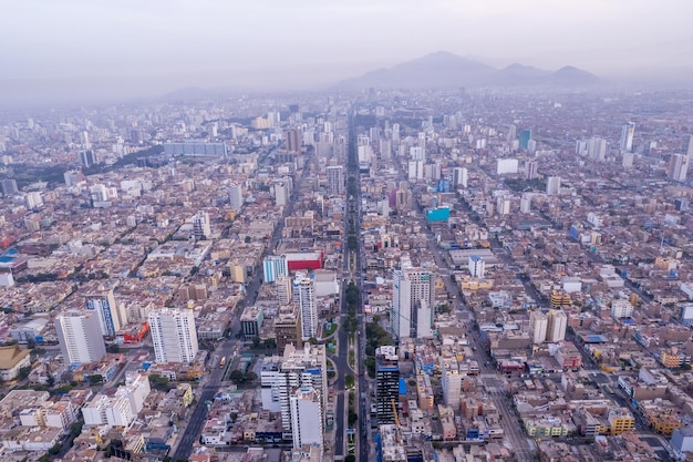 Luchtfoto van Avenida Arequipa en Avenida 28 de Julio in Lima