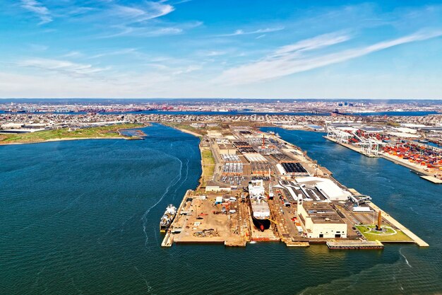 Luchtfoto van Bayonne Droogdok en Reparatie in Bayonne, New Jersey, Verenigde Staten.