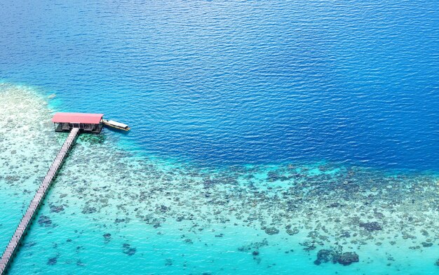 Luchtfoto van Bohey Dulang Jetty in Semporna Sabah, Maleisië