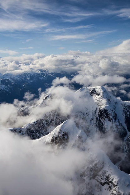 Luchtfoto van Canadese berglandschap natuur achtergrond