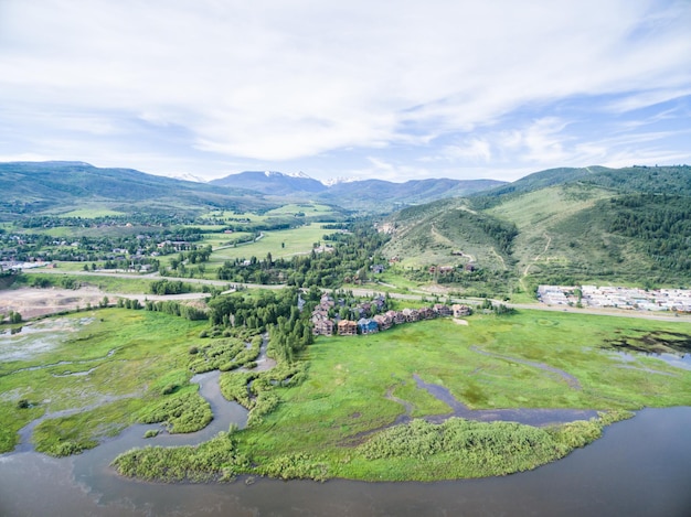 Luchtfoto van Colorado rivier op schilderachtig uitzicht in de buurt van I70.