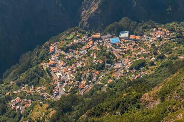 Luchtfoto van curral das freiras vanuit het miradouro do paredao gezichtspunt madeira portugal