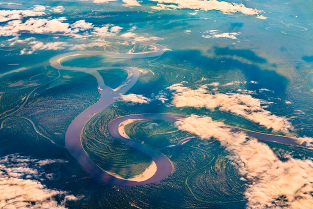 Luchtfoto van de Amazone-rivier in Peru