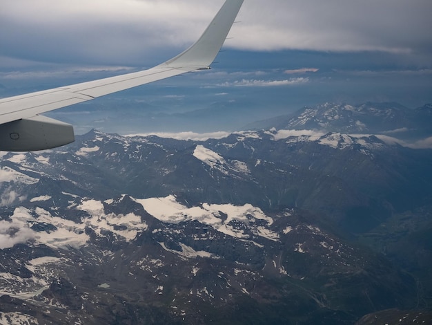 Luchtfoto van de berg Blanc in de Valle d'Aosta in Italië