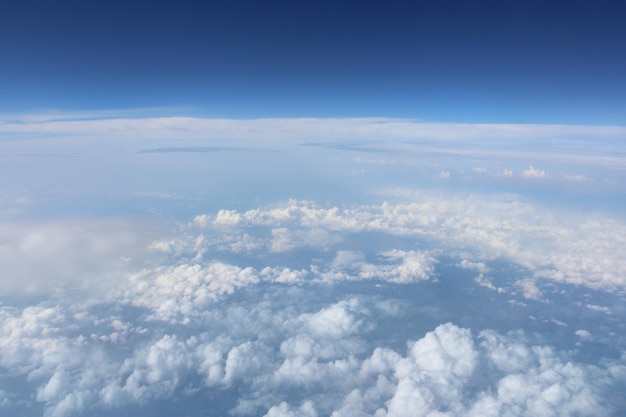 Luchtfoto van de blauwe lucht