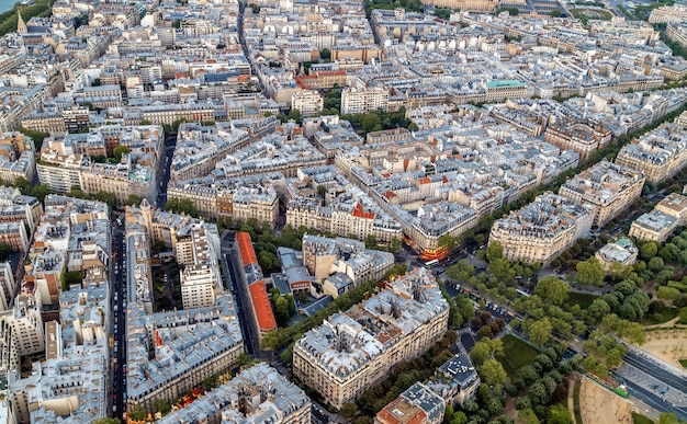 Luchtfoto van de daken van parijs vanaf de eiffeltoren parijs frankrijk