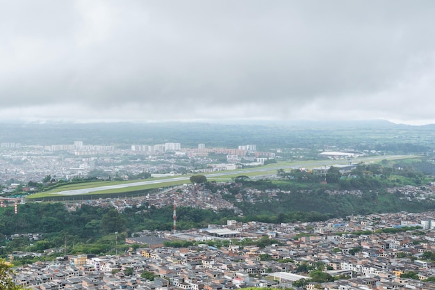 Luchtfoto van de internationale luchthaven Matecana in de stad Pereira Risaralda-Colombia