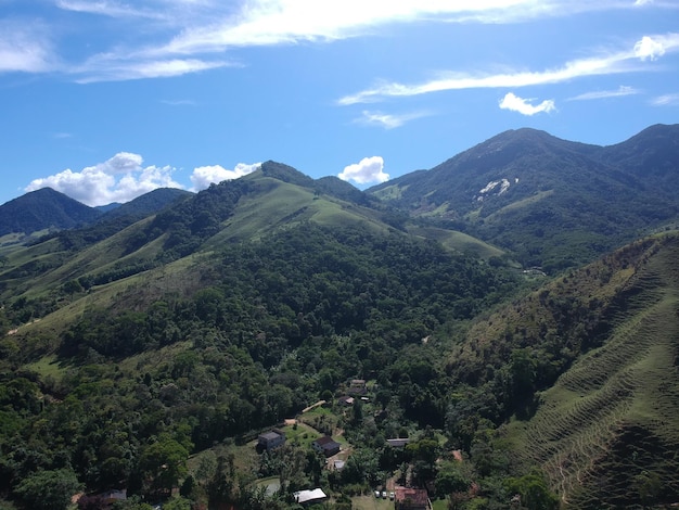 Luchtfoto van de natuur in Sana, MacaÃƒÂ©, berggebied van Rio de Janeiro. Drone foto.