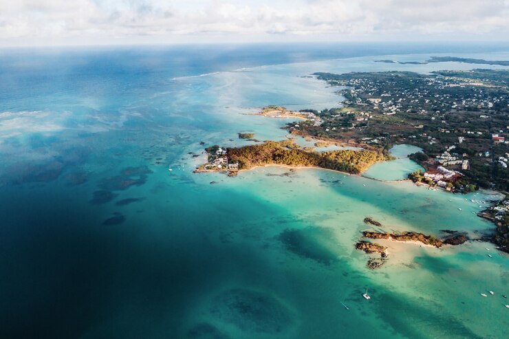 Luchtfoto van de noord-, noordoostkust van Mauritius.