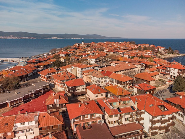 Luchtfoto van de oude stad Nesebar aan de kust van de Zwarte Zee van Bulgarije