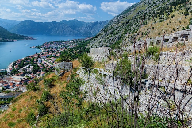 Luchtfoto van de oude stad van Kotor, Montenegro