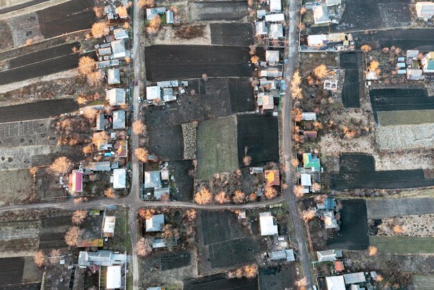 Luchtfoto van de particuliere huizen en moestuinen van het dorp