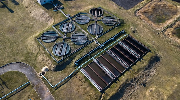 Luchtfoto van de rioolwaterzuiveringsinstallatie van de stad Opole