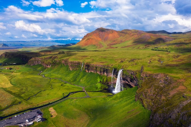 Luchtfoto van de Seljalandsfoss-waterval in IJsland