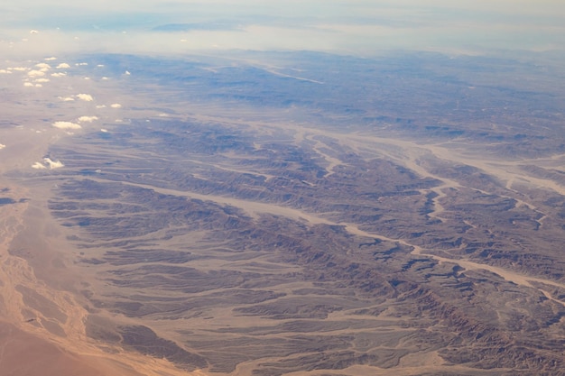 Foto luchtfoto van de sinai-woestijn op het schiereiland sinaï