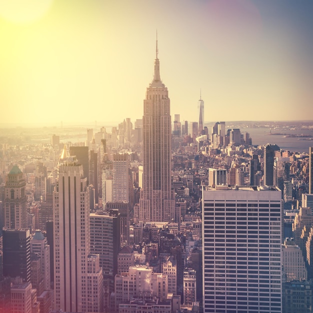 Luchtfoto van de skyline van Manhattan bij zonsopgang New York City USA Vintage stijl afbeelding