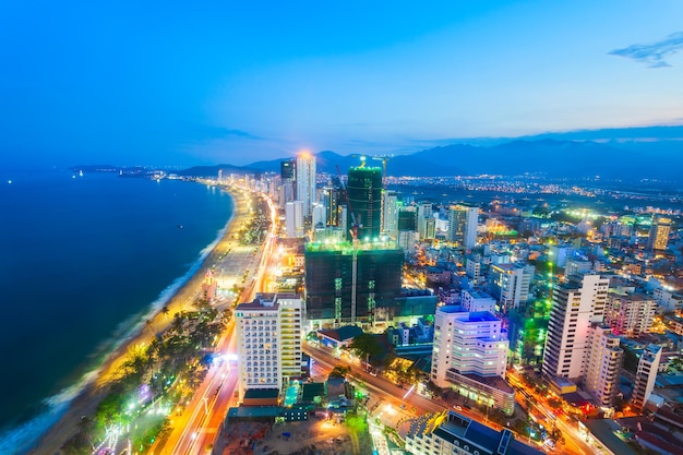 Luchtfoto van de skyline van Nha Trang