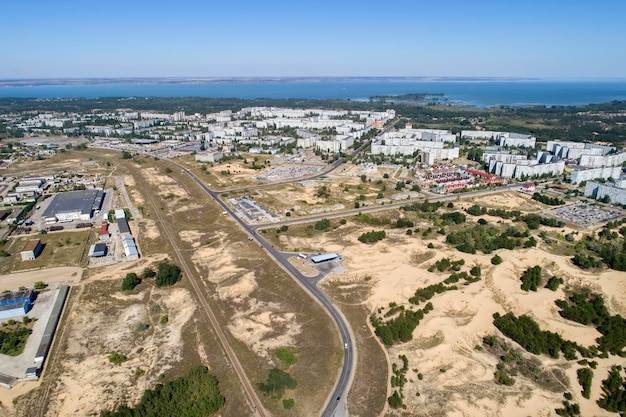 Luchtfoto van de stad energodar oekraïne de satellietstad van europa's meest atoomcentrale luchtfotografie