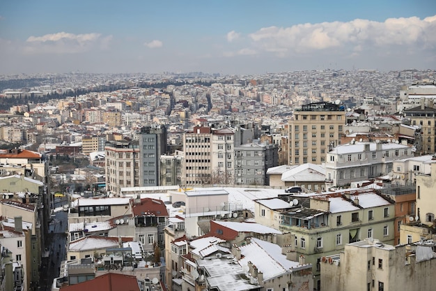 Luchtfoto van de stad Istanbul in besneeuwde dag