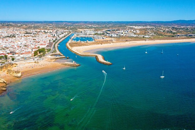 Luchtfoto van de stad Lagos in de Algarve, Portugal