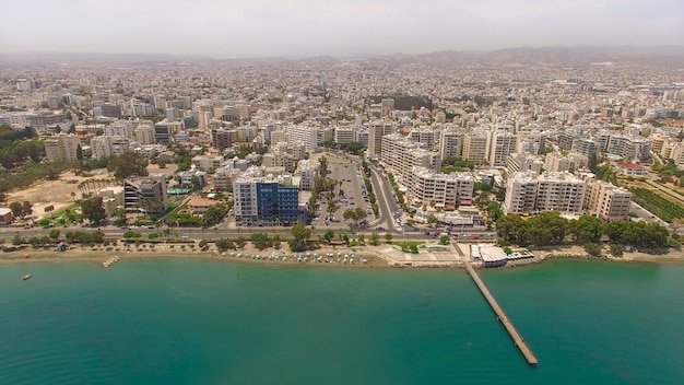 Luchtfoto van de stad Limassol op Cyprus in