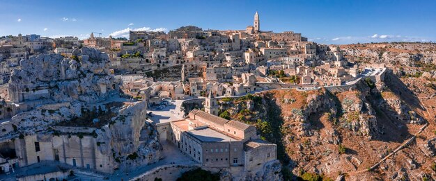 Luchtfoto van de stad Matera in de regio Basilicata, in Zuid-Italië. Matera is een UNESCO-werelderfgoedattractie en een toeristische en reisbestemming van Italië.