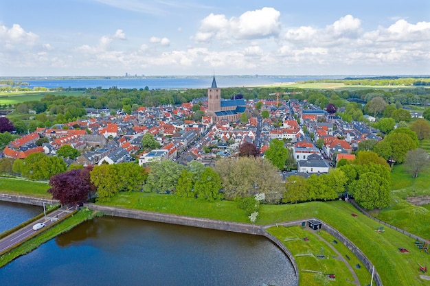 Foto luchtfoto van de stad naarden in nederland