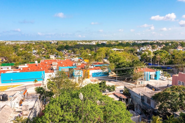 Luchtfoto van de stad Tulum van bovenaf. Klein Mexicaans dorpje in de buurt van Cancun.